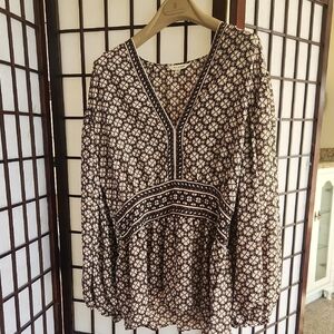 Max Studio Black and Cream V-Neck Floral Tunic